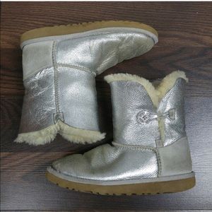 UGG Bailey Button Metallic Silver Boots US 3